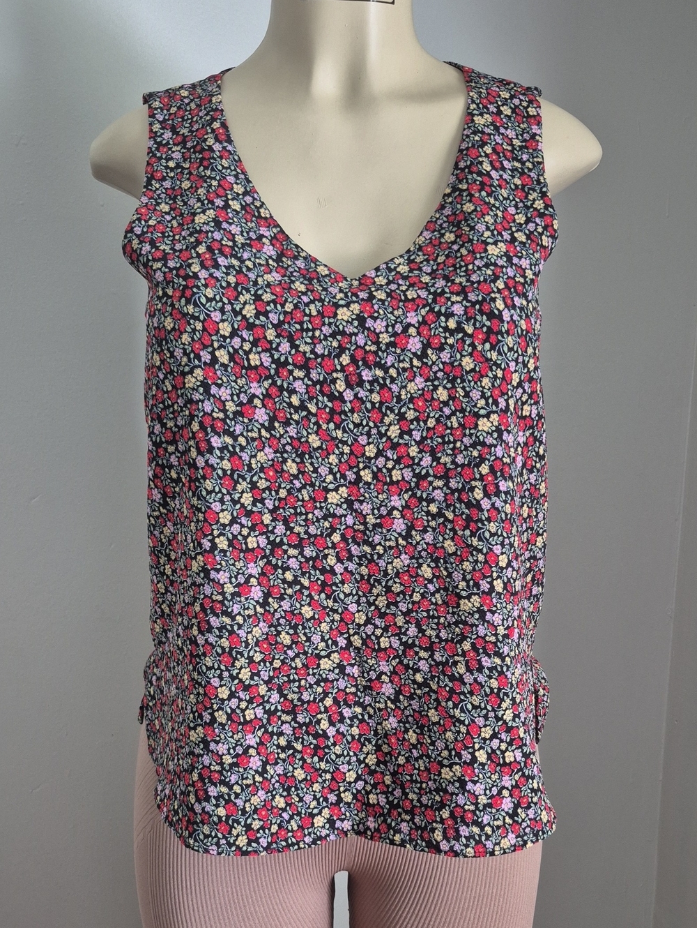 Gibson Floral V-Neck Sleeveless Camisole